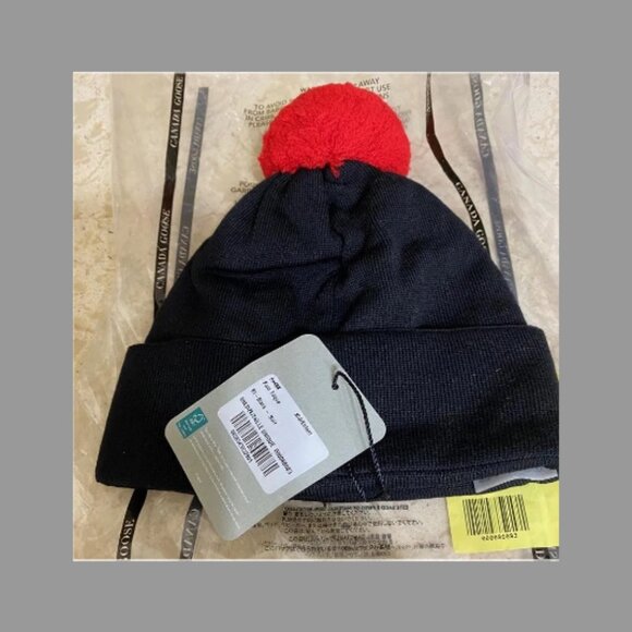 Canada Goose NWT Kid's Logo Patch Pompom Hat ($140) w/tax (Size-One Size) BLACK - Picture 3 of 5